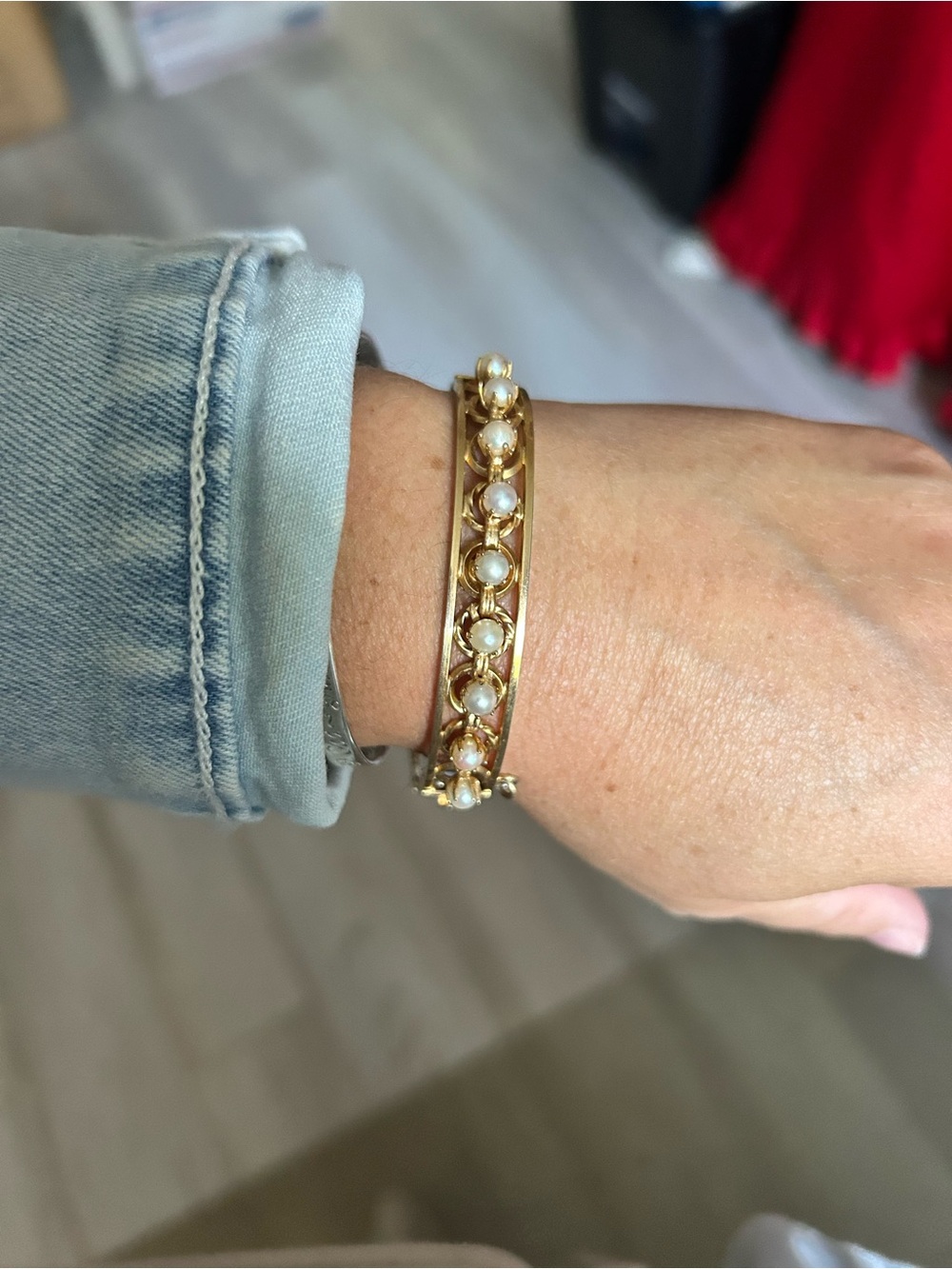 12KGF pearl bracelet with safety clasp